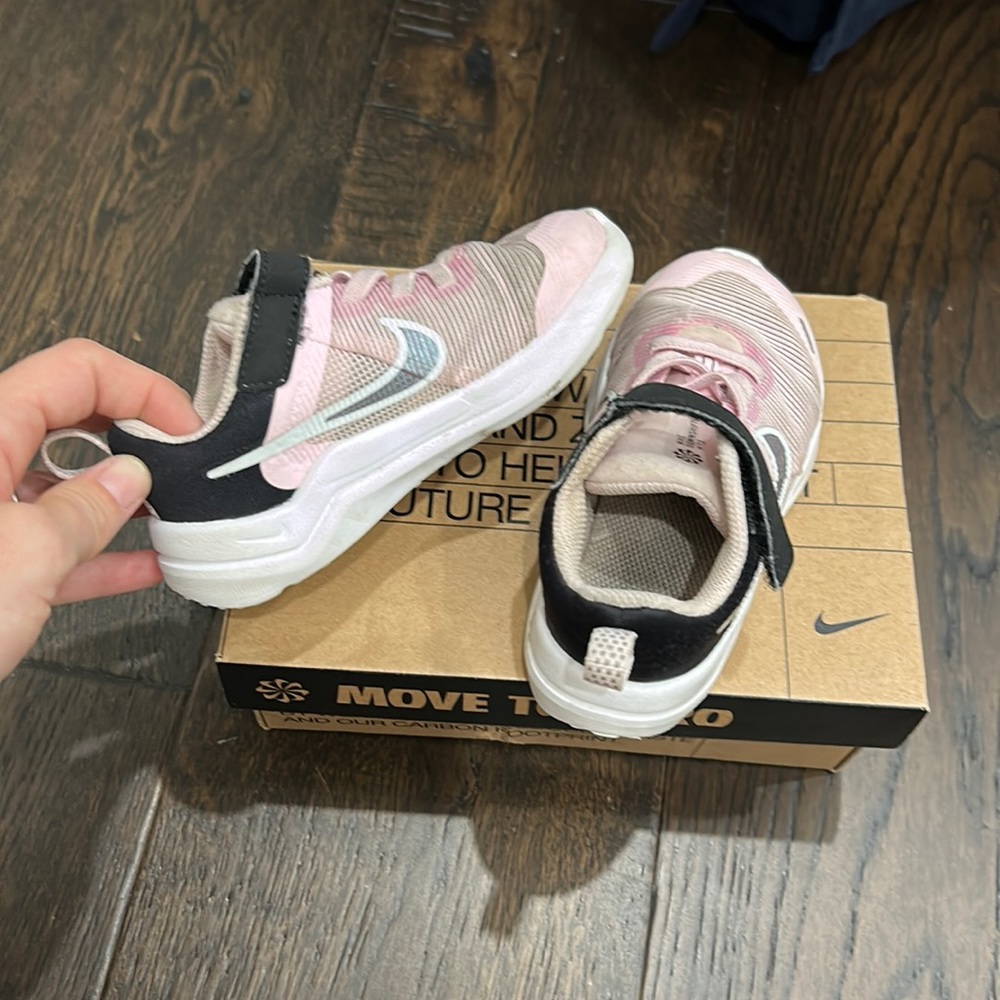 Girls Pink Nike Tennis Shoes